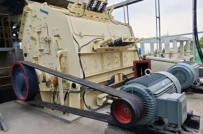 山美反擊式破碎機助力湖南省邵陽縣蓮花山建筑石料用灰?guī)r礦項目順利投產(chǎn)