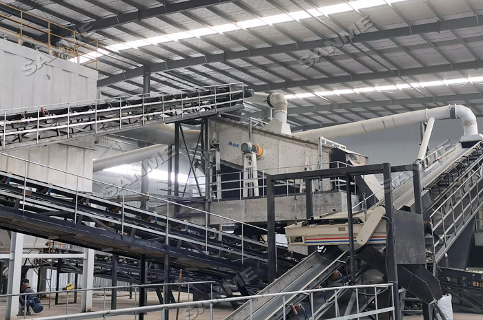 我國(guó)建筑垃圾日益嚴(yán)重，建筑垃圾移動(dòng)式破碎機(jī)領(lǐng)域面臨新的發(fā)展機(jī)遇。