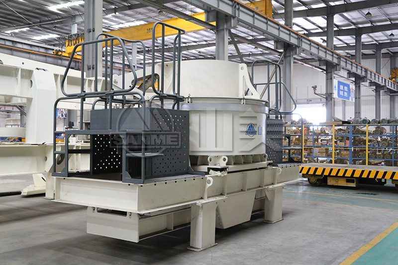 制砂機(jī)出砂率低是什么原因?qū)е碌模? /> 
</p>
<p>
	<br />
</p>
  <strong>四、物料的構(gòu)成：</strong><br />
<br />
  物料所含的細(xì)粉越多，影響越大，由于細(xì)粉容易粘附在物料上，從而物料在運(yùn)輸過(guò)程中會(huì)受到影響。所以，要將物料中的細(xì)粉篩分出去，以防這些細(xì)粉影響制砂機(jī)的正常運(yùn)行作業(yè)。<br />
<br />
  <strong>五、制砂機(jī)型號(hào)差異：</strong><br />
<br />
  每個(gè)<a href='http://www.wjgzl.com/products/sand-maker/' title='制砂機(jī)設(shè)備' target='_blank'>制砂機(jī)設(shè)備</a>廠家生產(chǎn)出的制砂機(jī)都會(huì)有一定的型號(hào)差異，不同型號(hào)的制砂機(jī)在運(yùn)行時(shí)的生產(chǎn)量不同、能源消耗量也是不同的，在購(gòu)買<a href='http://www.wjgzl.com/products/sand-maker/' title='制砂設(shè)備' target='_blank'>制砂設(shè)備</a>時(shí)要對(duì)自己的生產(chǎn)需求要有一定的了解，購(gòu)買合適自己生產(chǎn)需求的型號(hào)，否則不但會(huì)影響到設(shè)備的產(chǎn)量，并且還有可能會(huì)讓用戶花費(fèi)更高的成本。<br />
<br />
  <strong>六、是否規(guī)范操作，定期維護(hù)：</strong><br />
<br />
  制砂機(jī)操作人員要按照規(guī)章制度規(guī)范地操作制砂機(jī)，設(shè)備的定期維護(hù)也能夠提升出砂率。要是一臺(tái)制砂設(shè)備并沒(méi)有定期的維護(hù)保養(yǎng)和規(guī)范操作，便會(huì)導(dǎo)致設(shè)備的易損件加快磨損，致使制砂機(jī)設(shè)備的使用壽命大大減少，而且在單位時(shí)間里的生產(chǎn)量比較小。<br />
<br />
  七、除此之外，設(shè)備在運(yùn)行一段時(shí)間后，生產(chǎn)量會(huì)有所下降，這也是無(wú)法避免的，為了更好的提高出砂率，設(shè)備在日程的生產(chǎn)中還要注意以下幾點(diǎn)：<br />
<br />
  1、檢查主軸和葉輪的轉(zhuǎn)速。要是葉輪轉(zhuǎn)速較低，就對(duì)造成物料拋出的速度不足，物料之間的碰撞或是物料和護(hù)板之間的撞擊力不夠，出砂率肯定是不會(huì)太高，所以要保證轉(zhuǎn)速正常是非常重要的。<br />
<br />
  2、密封的作業(yè)要做好。制砂機(jī)在作業(yè)時(shí)間久了之后，密封的部件便會(huì)出現(xiàn)磨損，要是長(zhǎng)時(shí)間地不更換，粉塵會(huì)很容易地進(jìn)入軸承和油路中，導(dǎo)致設(shè)備的潤(rùn)滑油失去作用，造成軸承的加快磨損，減少使用壽命，所以一定要定期地查看密封狀況。<br />
<p>
	<br />
</p>
<p style=