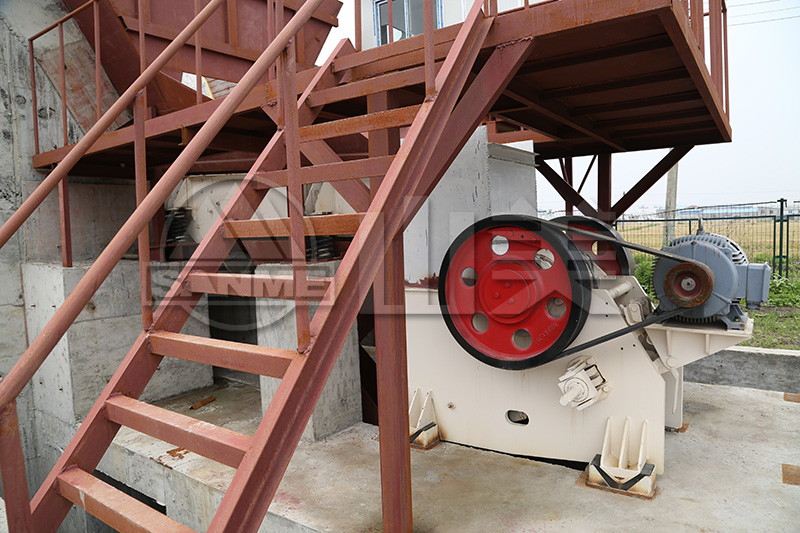 顎式破碎機與旋回式破碎機比較，優(yōu)缺點分析