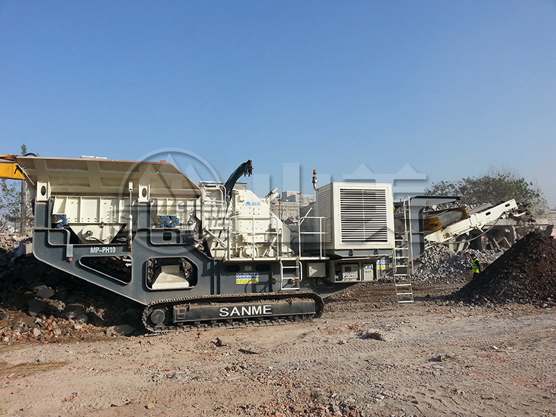 與傳統(tǒng)的固定式破碎機相比，移動破碎站有哪些特點？