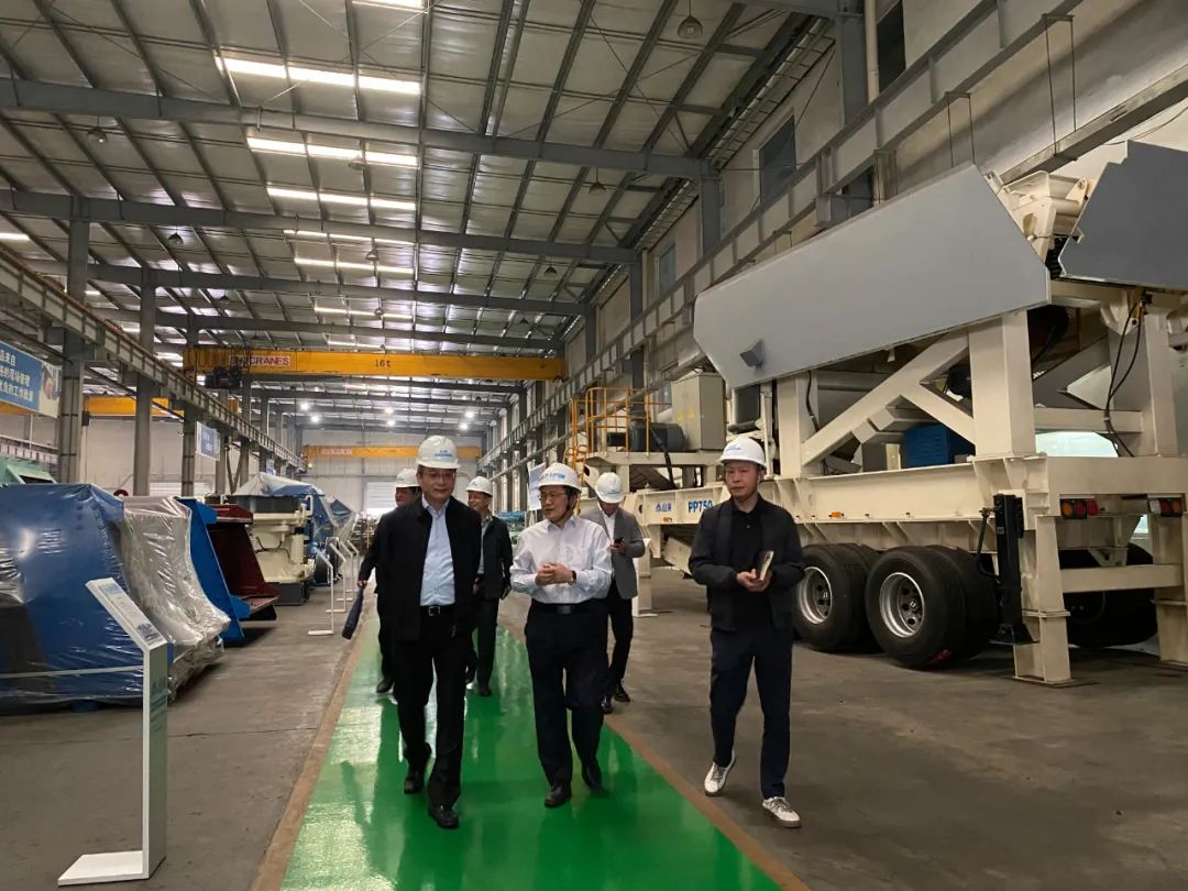 奉賢區(qū)人大常委會黨組書記、主任張培榮一行蒞臨上海山美股份開展“優(yōu)環(huán)境、穩(wěn)經(jīng)濟”大走訪大調(diào)研