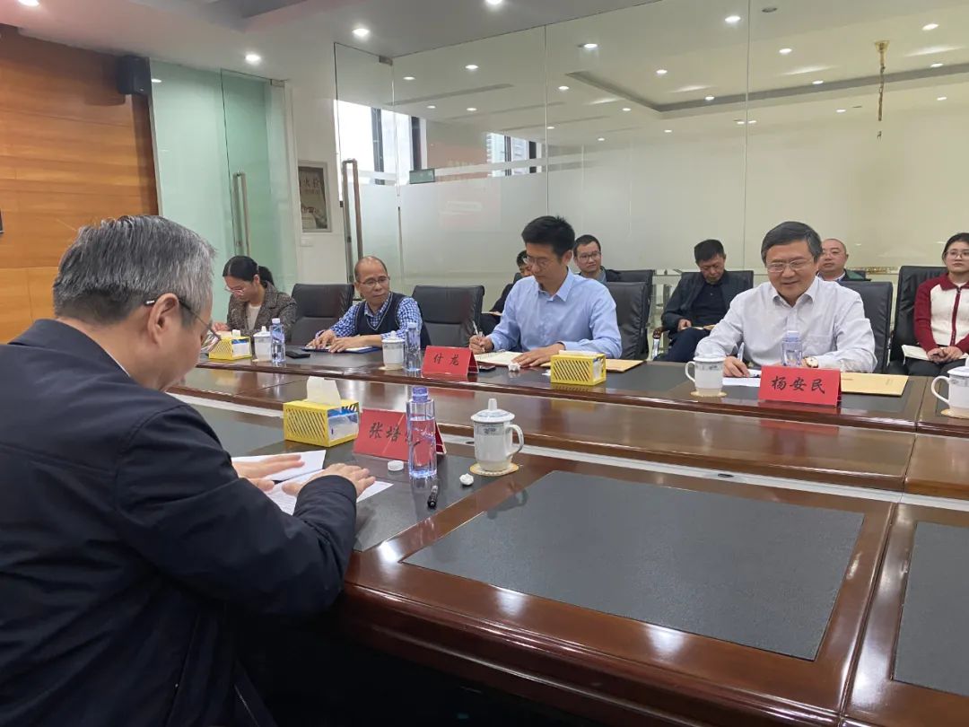 奉賢區(qū)人大常委會黨組書記、主任張培榮一行蒞臨上海山美股份開展“優(yōu)環(huán)境、穩(wěn)經(jīng)濟”大走訪大調(diào)研