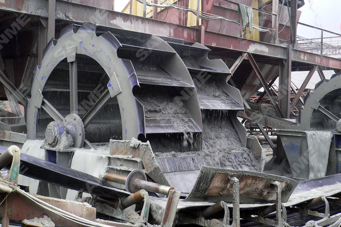 大型骨料生產(chǎn)線，為什么都選擇輪式洗砂機(jī)