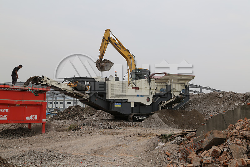 輪胎式移動(dòng)破碎站的性能優(yōu)勢(shì)有哪些？