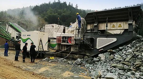 時(shí)產(chǎn)值近600萬(wàn)！山美移動(dòng)式破碎篩分一體站助力江蘇高碳鉻鐵礦破碎項(xiàng)目建設(shè)