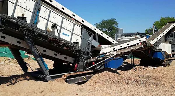 時(shí)產(chǎn)值近600萬(wàn)！山美移動(dòng)式破碎篩分一體站助力江蘇高碳鉻鐵礦破碎項(xiàng)目建設(shè)