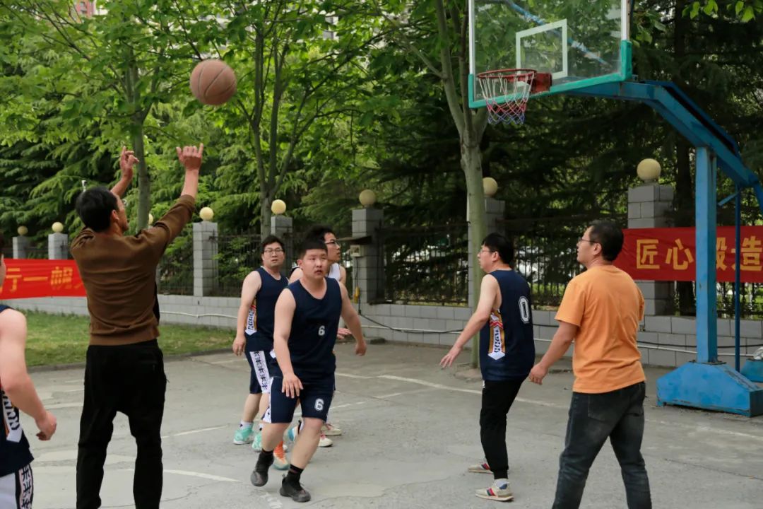 上海山美股份2025春季運(yùn)動(dòng)會(huì)火熱啟幕！拔河、籃球預(yù)賽燃情開戰(zhàn)