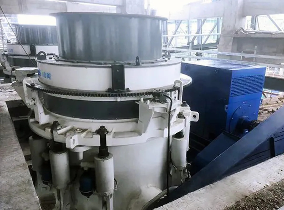 SMS8000DC大型多缸液壓圓錐破碎機服務(wù)于湖南常德時產(chǎn)1000噸鵝卵石骨料項目